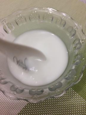 调欠汁：碗中放入一勺生粉加入适量的水混合均匀备用