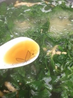 关火倒入一勺香油拌匀即可出锅