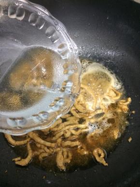 在倒入适量水，大火烧开