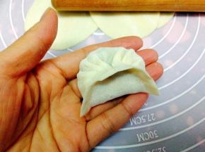 包成月牙形，