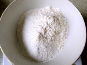 将馅料混合均匀