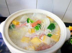 加入鸡粉调味即可