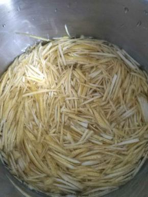 泡盐水，有条件的话泡上一晚中间过三遍水