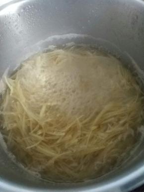 上锅煮沸十分钟