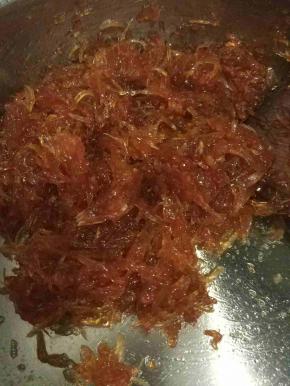 快干时要关小火不停搅拌以防粘锅