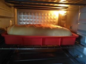 放入预热好的烤箱中下层，上下火140度，烘烤40分钟