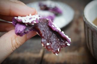 拿在手里热乎乎的，忍不住来上一口