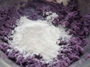 加入牛奶和糯米粉