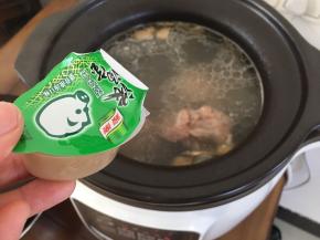 煮开之后加入一块浓汤宝