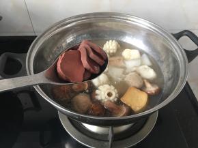 煮熟的时候再放入猪血