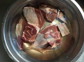 牛肉清水浸泡去血水