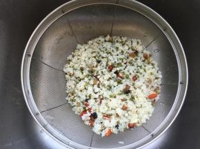 倒出沥干水分；