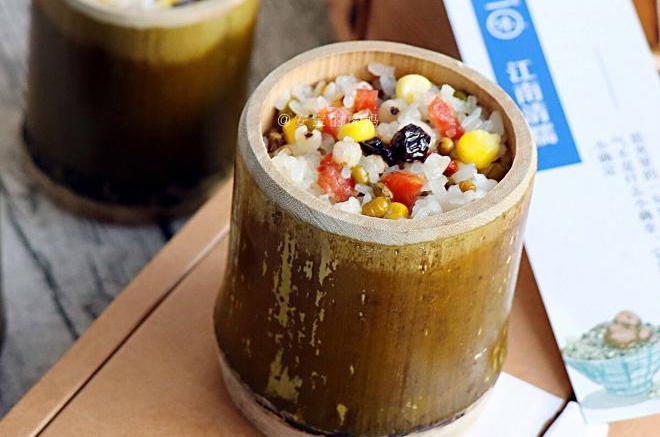 腊肠杂粮竹筒饭