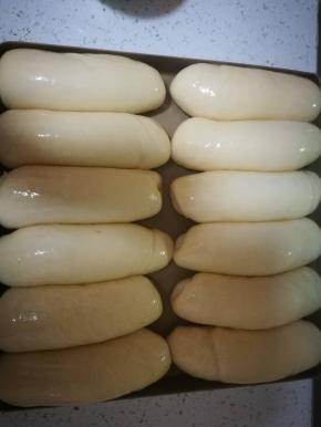 发酵到2 倍大后，刷上鸡蛋液，预热烤箱，我换了个长帝烤箱，温度偏低，于是我用了190度，上下火27分钟左右，个人依据自己烤箱具体设定温度