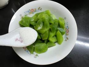 最后加入适量的糖调味。