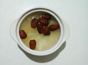 添入足量开水，盖盖大火。