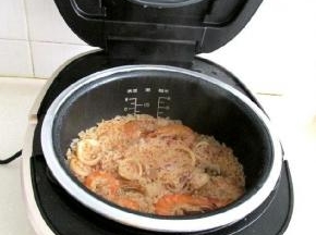 选择快煮饭功能，开始即可，这个过程不要打开锅，滴滴响的时候就OK了，打开锅。