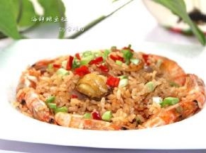 装盘，点缀小葱末和彩椒末。