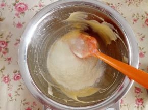 8.	最后加入奶粉拌匀，备用，