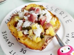 7.	装在菠萝壳里，就OK啦。