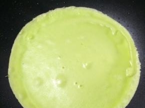 摊成薄饼，两面全部凝固