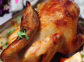 出炉后撒上香菜即可食用啦。