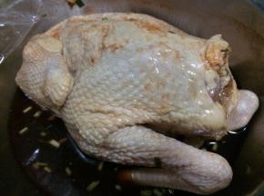 三分之一的量填进鸡的肚子里