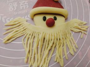 用手稍微每条搓一下，这样更形象