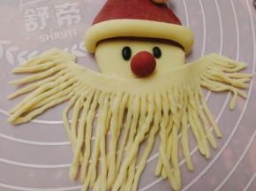 用手稍微每条搓一下，这样更形象