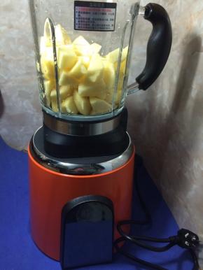 把破壁机的杯子放在机身上