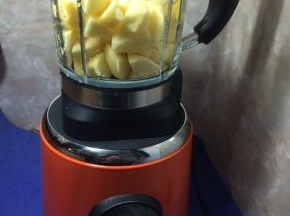 把破壁机的杯子放在机身上