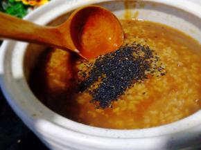 最后加入熟芝麻，香香哒