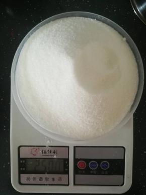 准备好半斤砂糖。