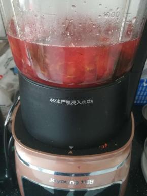 倒入料理机内打成泥状。