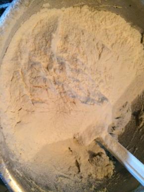 再将过筛后的低粉加入