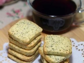 烤箱预热至180度，中层上下火烤15~20分钟；