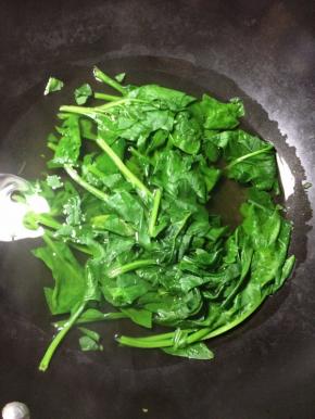 在热水里焯一分钟