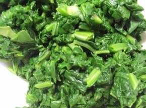 取出挤干水分，切碎