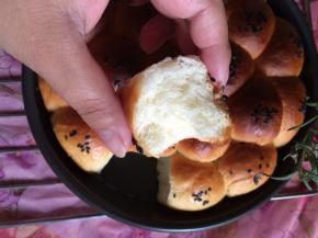 入预热180℃的烤箱，中层，上下火，15分钟左右