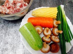 发酵期间我们来弄馅，食材准备好