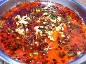 倒进盆子里，上面倒入前面炒好的调料即可