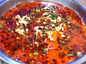 倒进盆子里，上面倒入前面炒好的调料即可