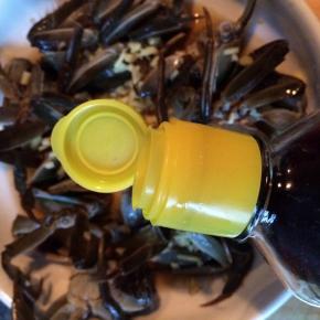 再加入适量的六月鲜