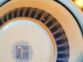 在蟹上反扣一个盘子，进锅蒸十五分钟左右
