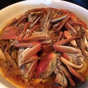 趁热取出反扣的盘子