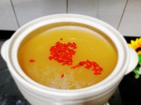 后加入枸杞子