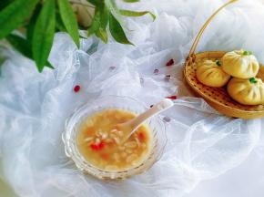 成品图，一碗甜汤，一个包子足矣
