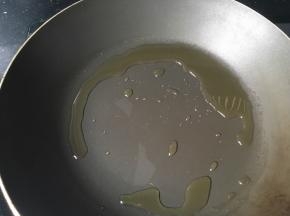 锅里热油