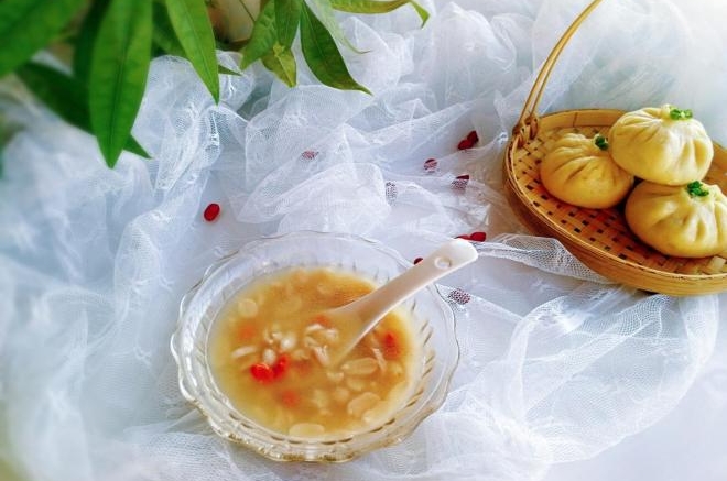 营养早餐一锅出：蔬菜肉包子+奶白花生汤