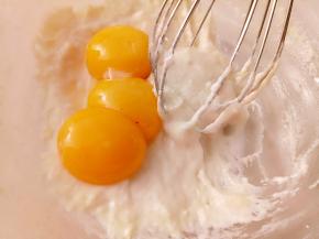 加入蛋黄同样画“Z\